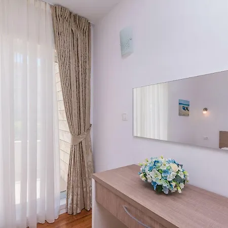 Apartments Villa Aquamarine Duće Kültér fotó