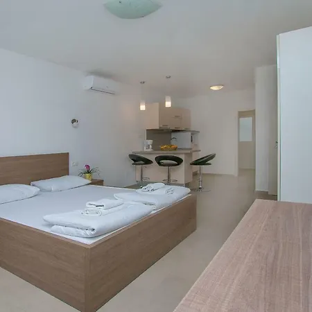 Apartments Villa Aquamarine Duće Kültér fotó