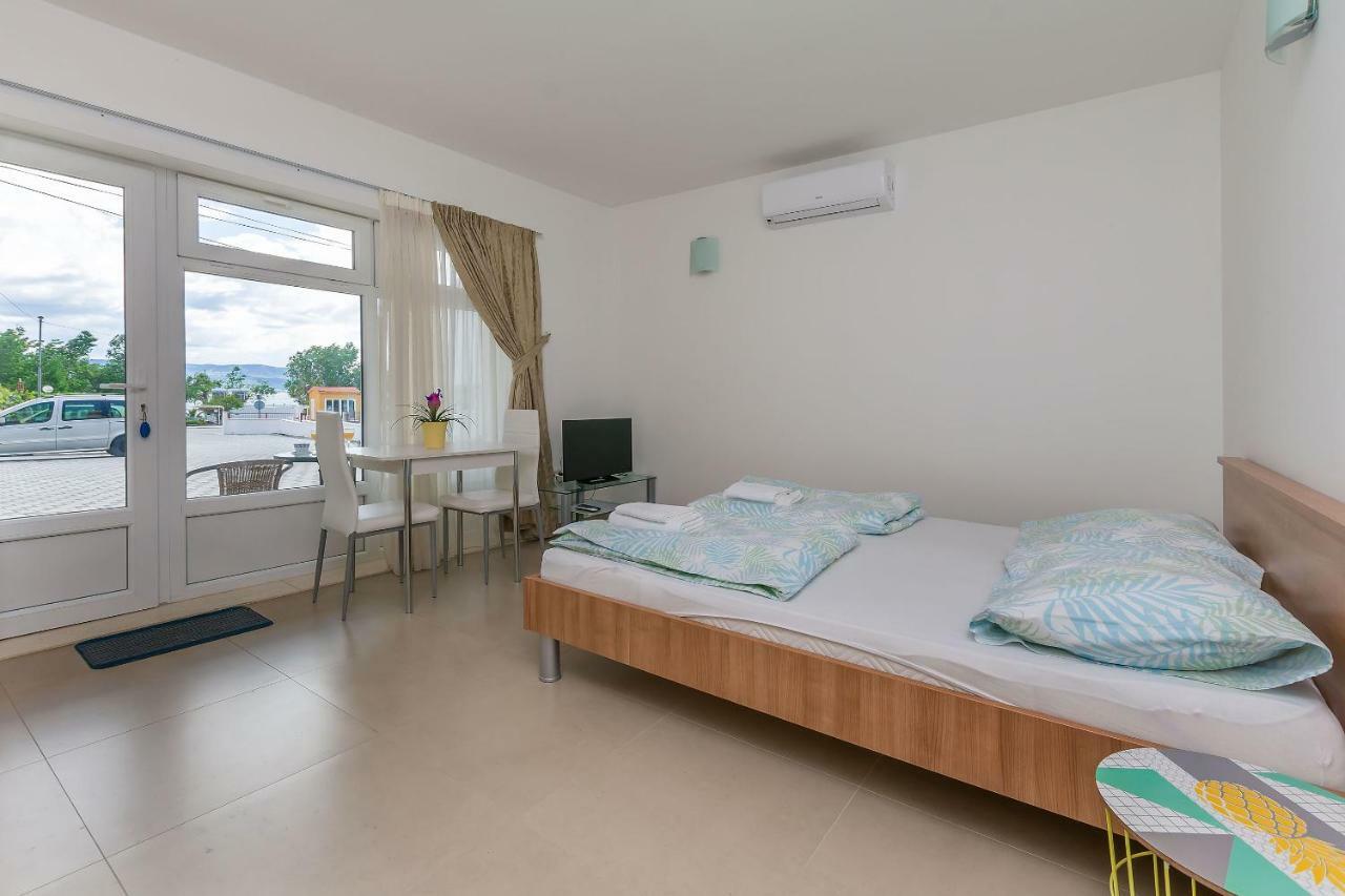 Aquamarine Apartment Duce